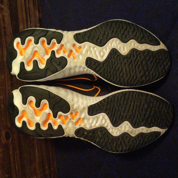 Nike Renew Orange & Black NWOB Size 4.5 Youth - Picture 4 of 5